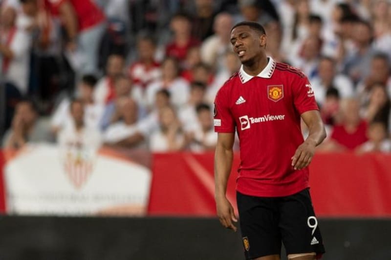 Anthony Martial lại chấn thương