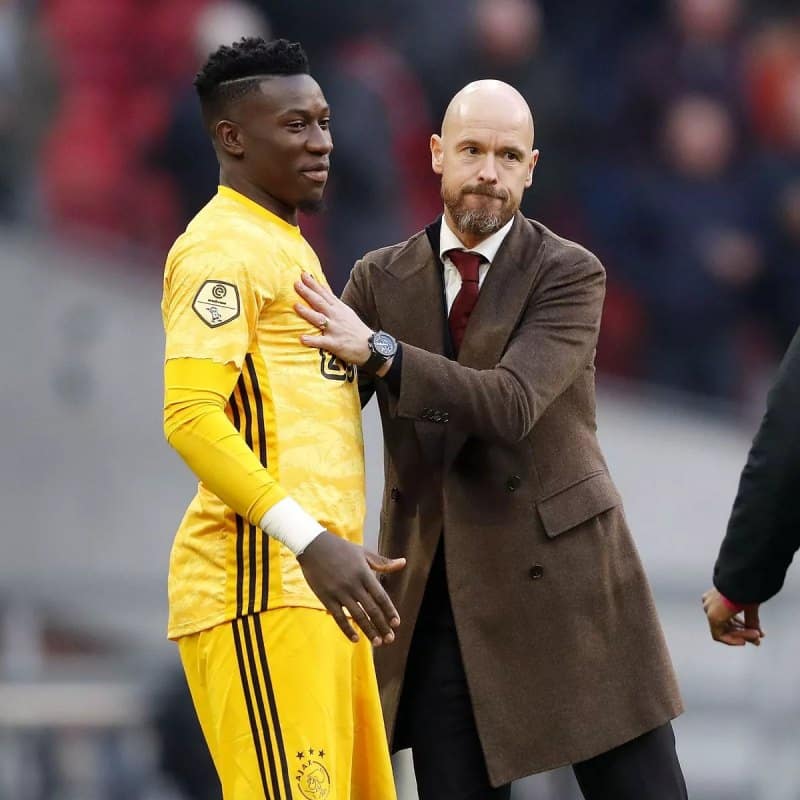 HLV Erik ten Hag có nhiều tin đồn sẽ đưa "trò cũ" Onana về thay De Gea