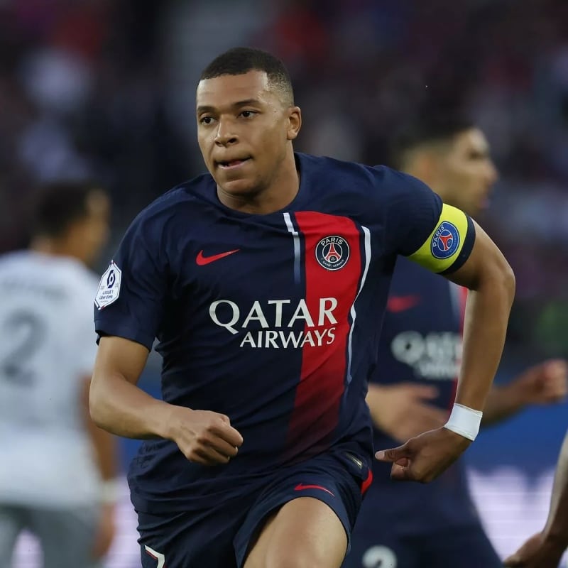 PSG đang tính đến việc bán đứt Mbappe ngay lúc này