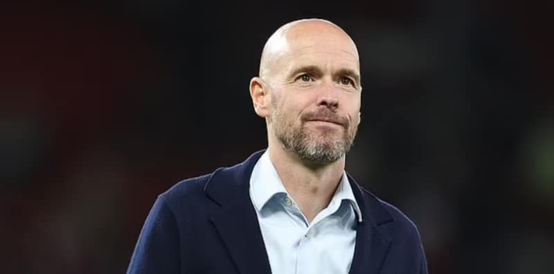 Erik ten Hag gặp khó vì Man United chưa đổi chủ