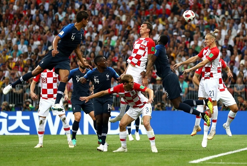 Mandzukic với pha đốt lưới nhà tại chung kết World Cup 2018