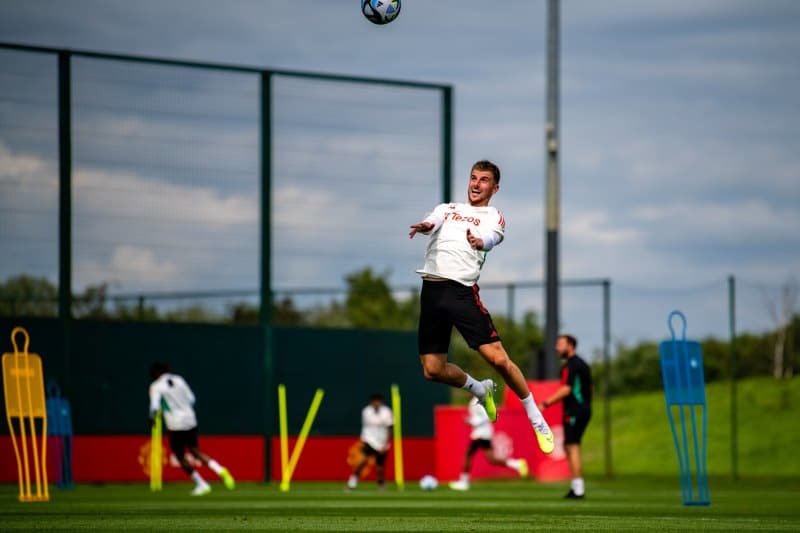 Mason Mount tập luyện buổi đầu trong màu áo Man United