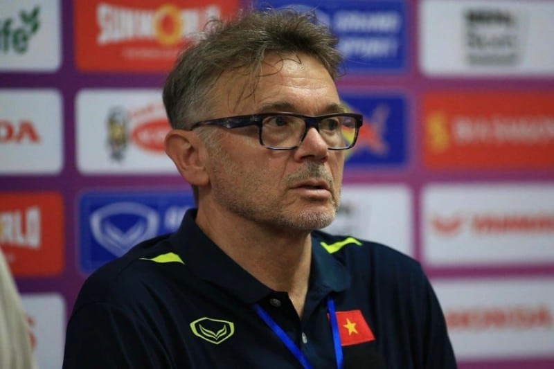 Philippe Troussier hiện là HLV trưởng của đội tuyển quốc gia Việt Nam và U23 Việt Nam