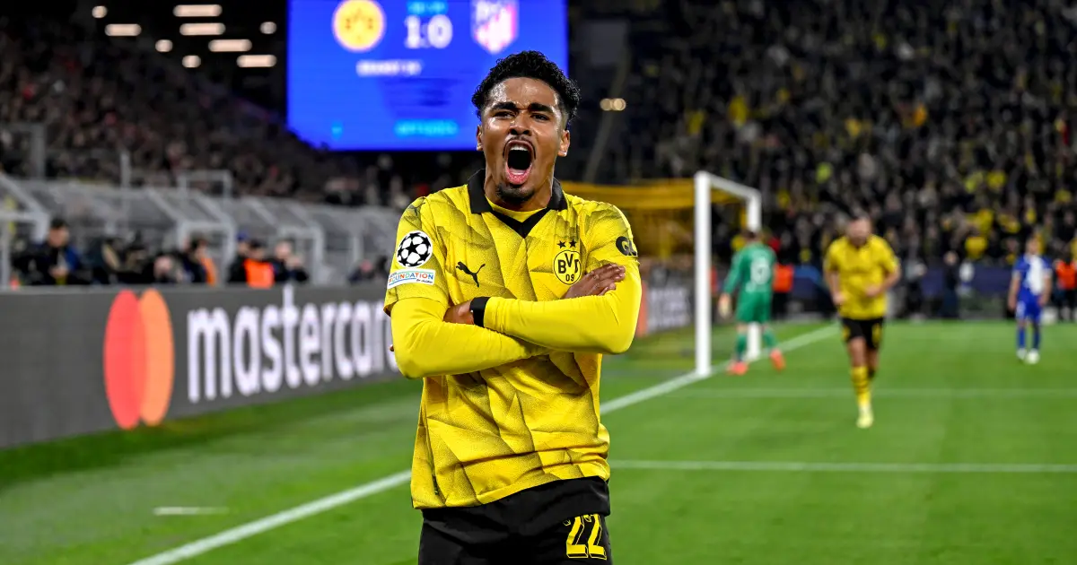 Tin chuyển nhượng bóng đá hôm nay 21/05: Dortmund mua đứt Ian Maatsen, HLV Lens muốn chiêu mộ Varane