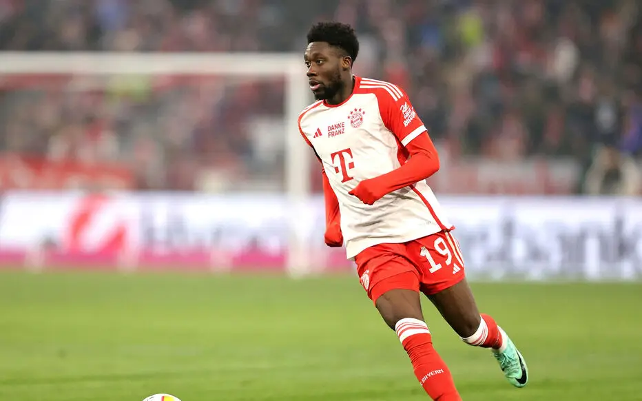 Bayern ra tối hậu thư cho Alphonso Davies