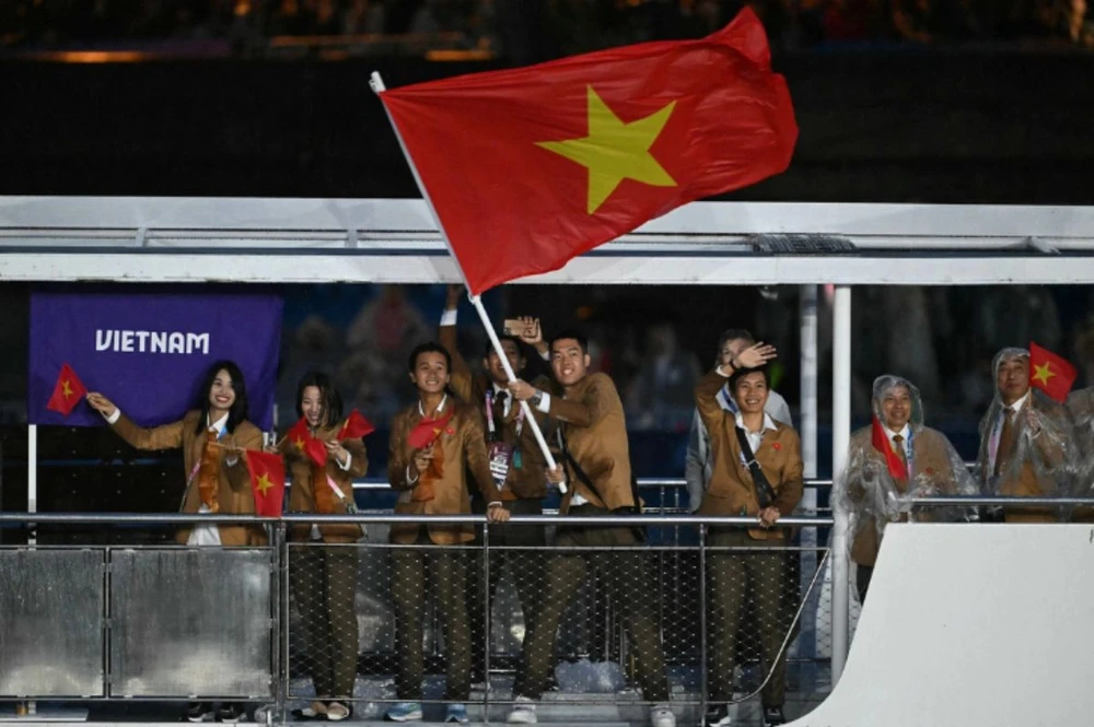 Lễ khai mạc Olympic Paris 2024: Giữa hào nhoáng và tranh cãi