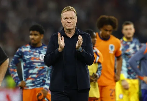 HLV Koeman phàn nàn về quyết định của Tam sư