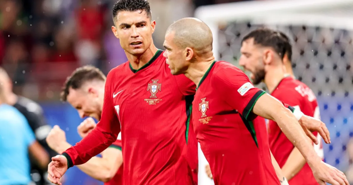 ronaldo va pepe khi tuoi tac khong khoa lap long khat khao4