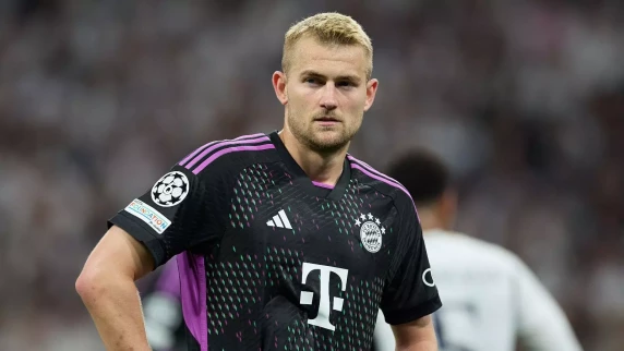 ly do bayern ban de ligt cho manchester united