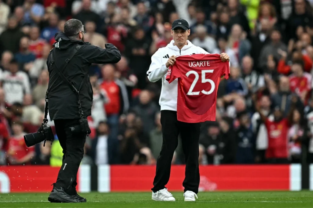 khoanh khac day boi roi cua tan binh o manchester united