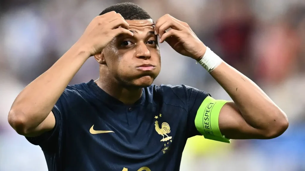 deschamps noi cau khi lien tuc bi hoi ve mbappe