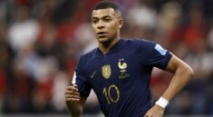 deschamps noi cau khi lien tuc bi hoi ve mbappe