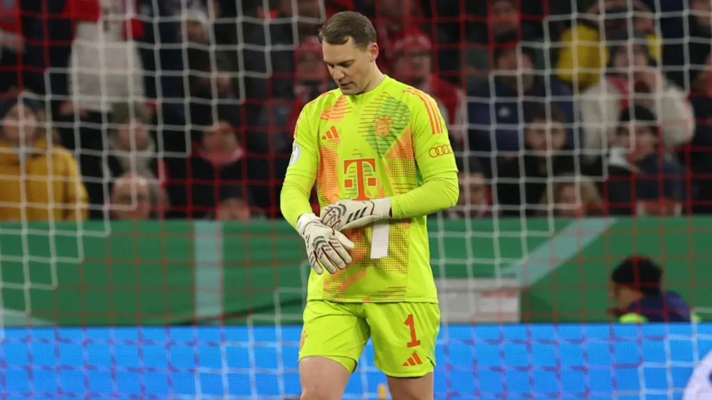 neuer nhan the do dau tien trong su nghiep bayer loai bayern khoi cup duc