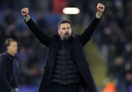 ruud van nistelrooy thang tran ra mat leicester city