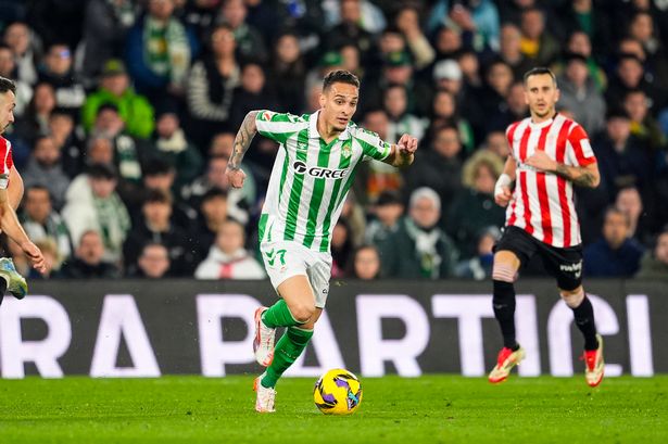 Antony ra mắt Real Betis