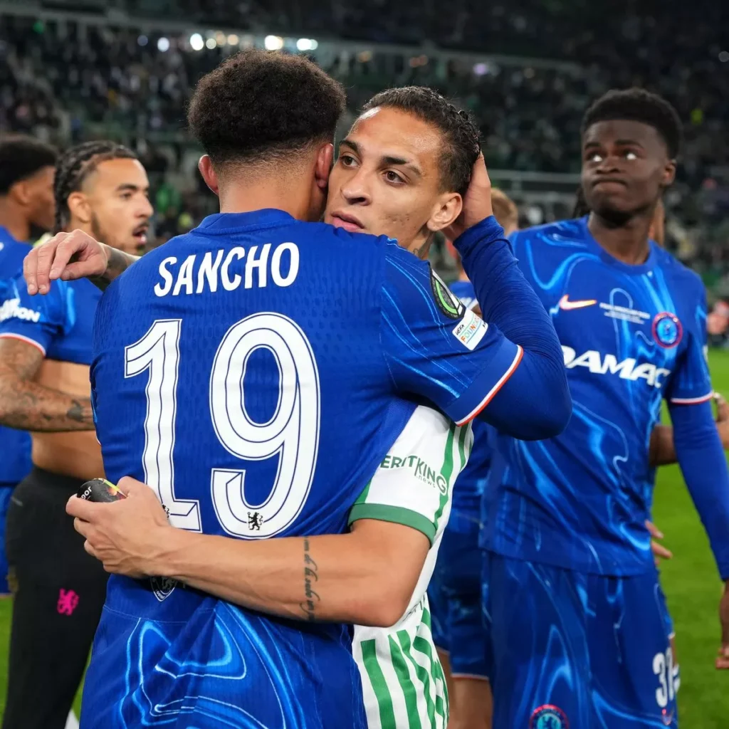 Hành động đẹp của Sancho sau khi Chelsea vô địch Conference League 4 cdv chelsea phat hien hanh dong bat ngo cua sancho khi vo dich conference league
