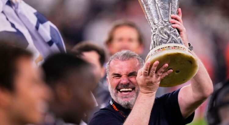 daniel levy gui thong diep den postecoglou sau chuc vo dich europa league 4