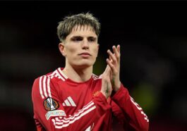 mu ra gia cho chelsea neu muon chieu mo alejandro garnacho 4