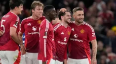rashford va ten hag co nhan huy chuong neu mu vo dich europa league