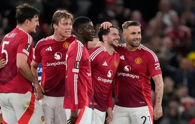 rashford va ten hag co nhan huy chuong neu mu vo dich europa league