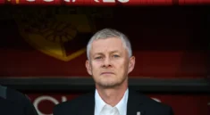 solskjaer chi trich mu vi thuong vu chuyen nhuong 25 trieu bang 3