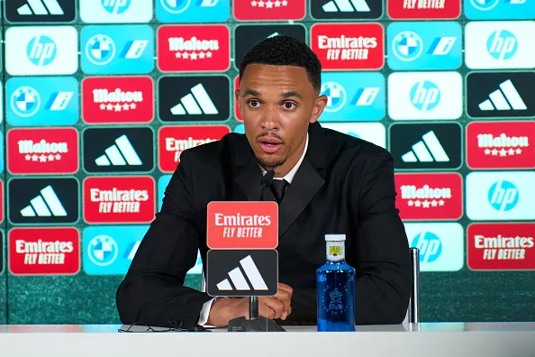 CĐV Liverpool phẫn nộ vì hành động của Trent Alexander-Arnold trong lễ ra mắt Real Madrid 4 cdv liverpool phan no vi hanh dong cua trent alexander arnold trong le ra mat real madrid