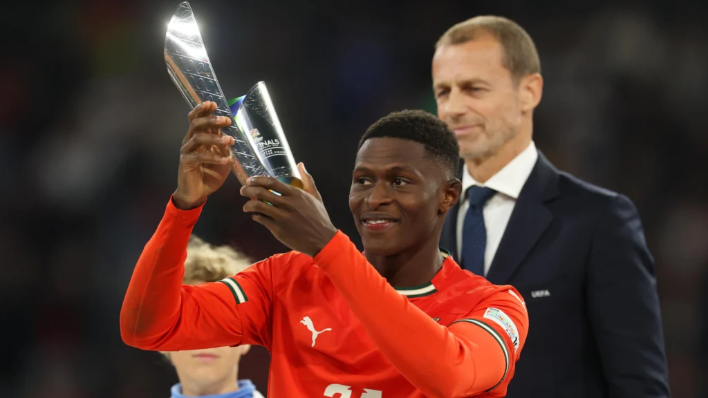 CĐV Man United đòi CLB ký hợp đồng với Nuno Mendes sau chung kết Nations League 5 cdv man united doi clb ky hop dong voi nuno mendes sau chung ket nations league