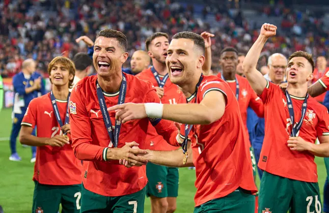 Cristiano Ronaldo chấn thương nhưng vẫn ra sân đá Nations League 4 cristiano ronaldo tiet lo bi chan thuong sau khi bo dao nha vo dich nations league 1