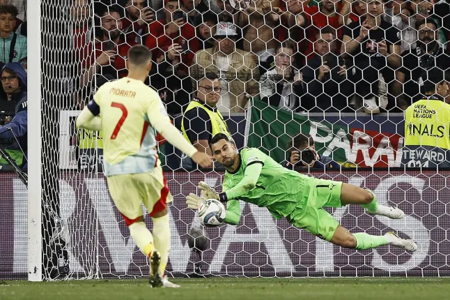Cristiano Ronaldo chấn thương nhưng vẫn ra sân đá Nations League 5 cristiano ronaldo tiet lo bi chan thuong sau khi bo dao nha vo dich nations league
