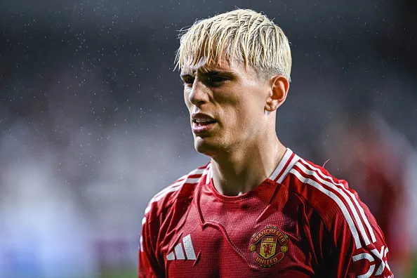 gary neville khang dinh toi chac chan 4 cau thu man utd phai ra di he nay 2