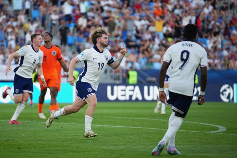 Harvey Elliott 10