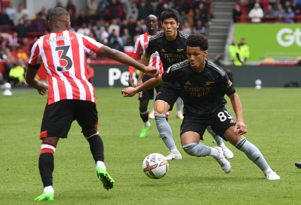 Nwaneri ở lại Arsenal