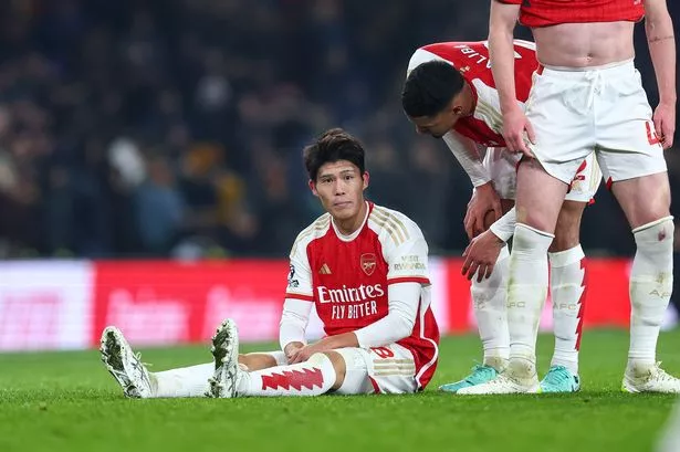 bi-arsenal-thai-loai-tomiyasu-noi-gi