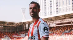 Jordan Henderson ra mắt Brentford