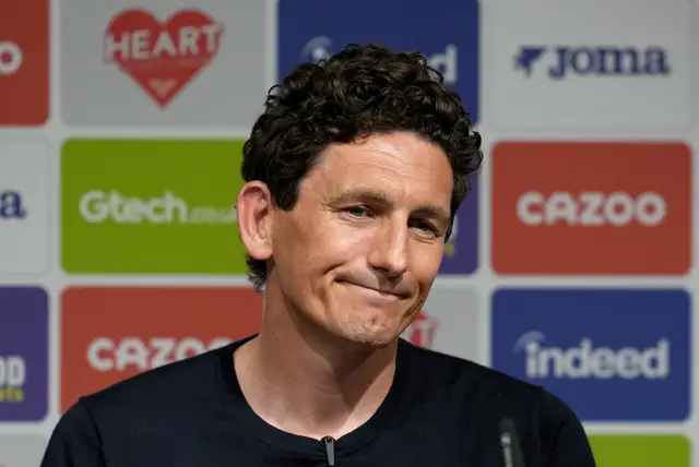 Brentford cảnh báo Man United