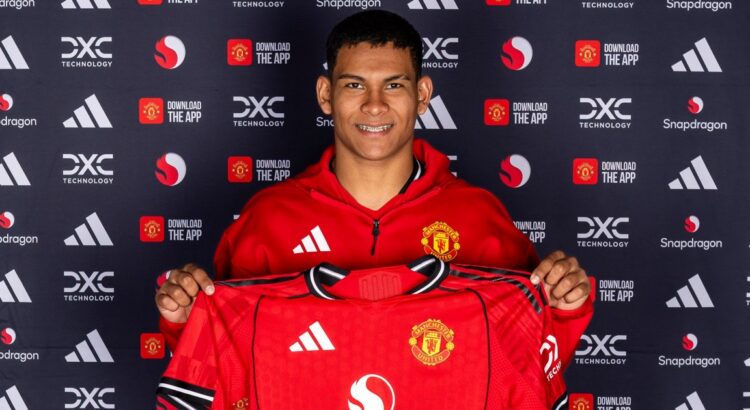 Tài năng trẻ Diego Leon chính thức gia nhập Man Utd
