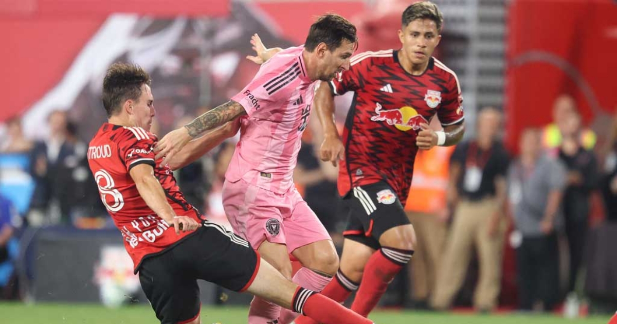 Lập cú đúp vào lưới NY Red Bulls, Messi phá kỷ lục của Ronaldo