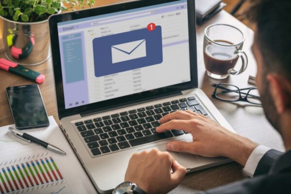 Điều khoản sử dụng và Chính sách bảo mật thông tin độc giả 6 Độc giả có thể từ chối nhận các thông tin quảng cáo qua email và một số kênh khác