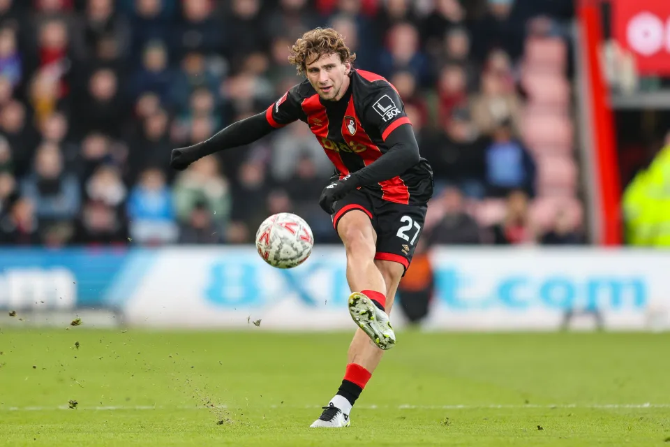 Tottenham phá két vì hàng đá tảng của Bournemouth 2 Tottenham chuẩn bị phá két vì Illia Zabarnyi