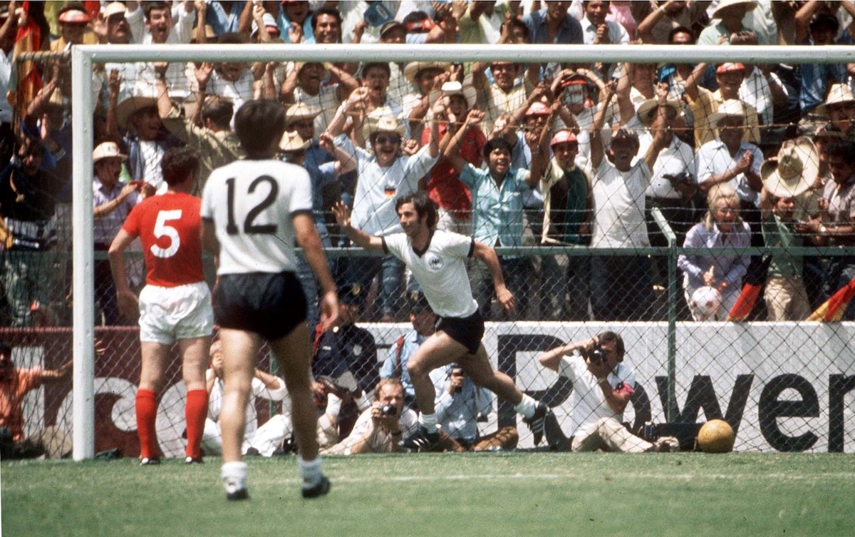 Gerd Müller ghi bàn kết liễu, đưa Tây Đức vào bán kết và trả thù thành công trận thua năm 1966