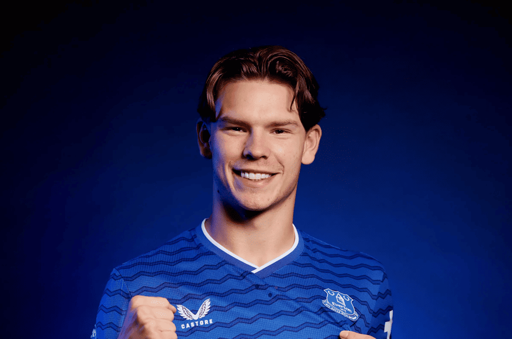 Everton Hoàn Tất Hợp Đồng Chuyển Nhượng Tyler Dibling 2 Tyler Dibling không giấu được sự hào hứng