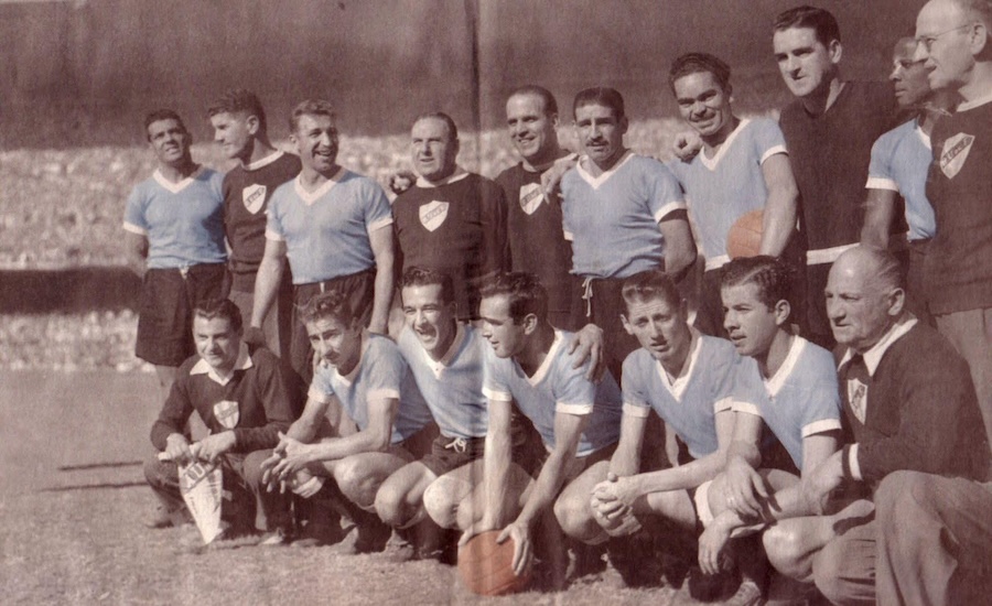 Danh sách các đội vô địch World Cup trong lịch sử bóng đá 6 Uruguay đã đánh bại Brazil mà giành chiếc Cúp vàng World Cup 1950