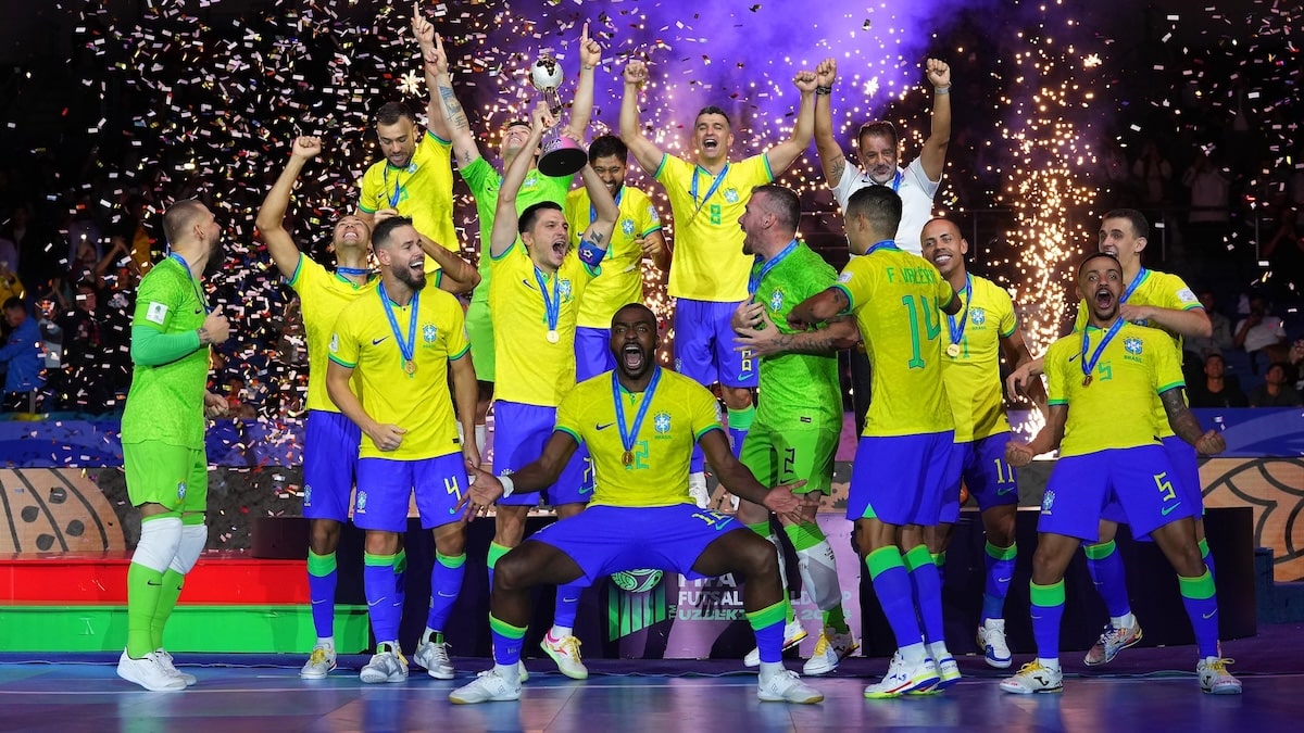 10 kỷ lục World Cup không thể phá vỡ mọi thời đại 4 Brazil ăn mừng chức vô địch World Cup lần thứ 5, kỷ lục khó bị phá vỡ