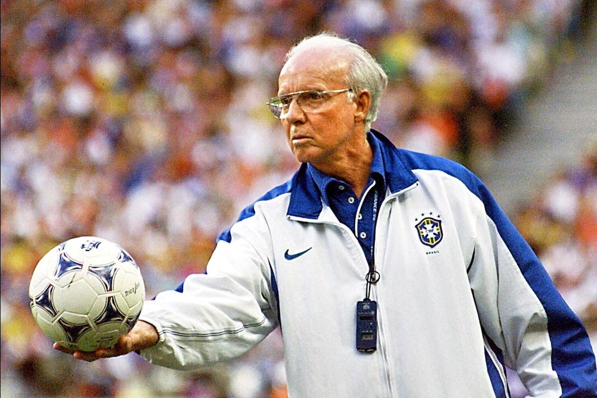 Huấn luyện viên Mário Zagallo, người đã dẫn dắt đội hình vĩ đại của Brazil đến ngôi vô địch World Cup 1970
