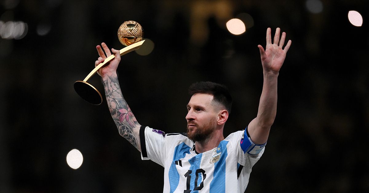 Lionel Messi là cầu thủ duy nhất nhận 2 Quả bóng vàng FIFA trong lịch sử
