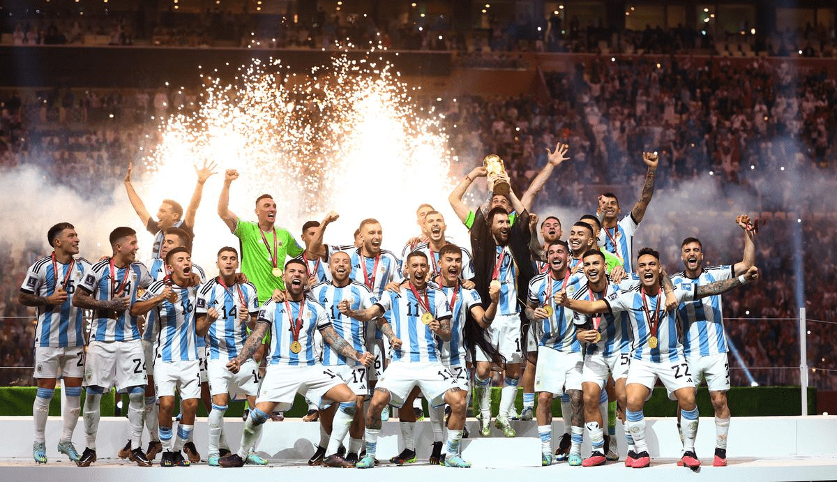 Đội vô địch World Cup 2022 - Hành trình chiến thắng của Argentina 4 Lionel Messi nâng cao chiếc cúp vô địch World Cup 2022, hoàn thành giấc mơ cả đời