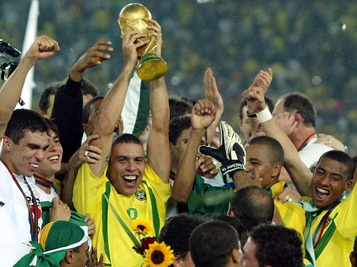 Người ngoài hành tinh" Ronaldo ăn mừng bàn thắng quyết định trong trận chung kết World Cup 2002