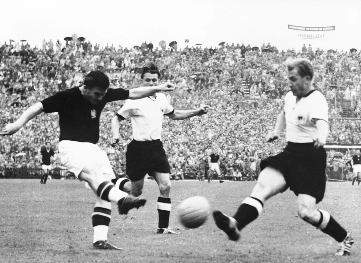 10 kỷ lục World Cup không thể phá vỡ mọi thời đại 5 Trận đấu Thụy Sĩ vs Áo tại World Cup 1954 - nơi kỷ lục 12 bàn thắng được tạo ra
