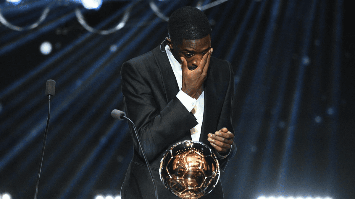 Ousmane Dembélé súc động nhận quả bóng vàng