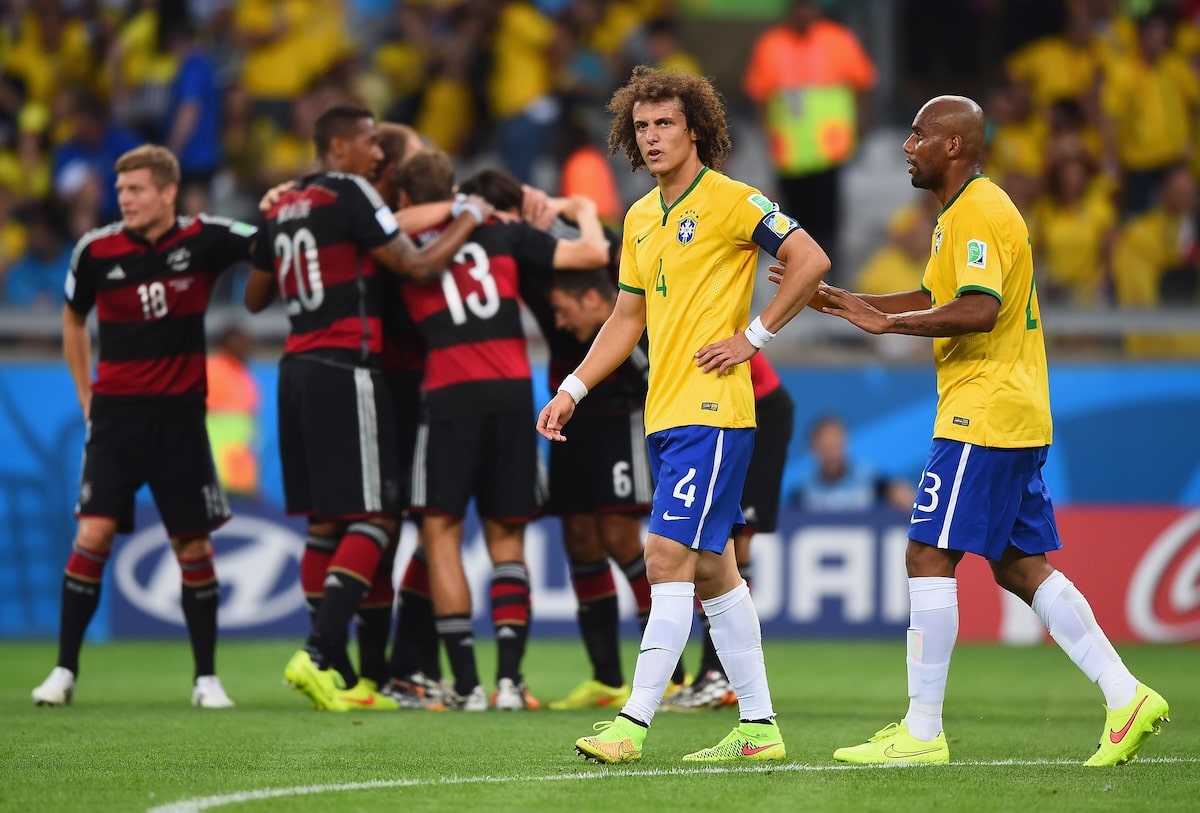 Niềm vui của các cầu thủ Đức tương phản với sự suy sụp của đội chủ nhà Brazil trong trận thua 1-7 tại bán kết World Cup 2014